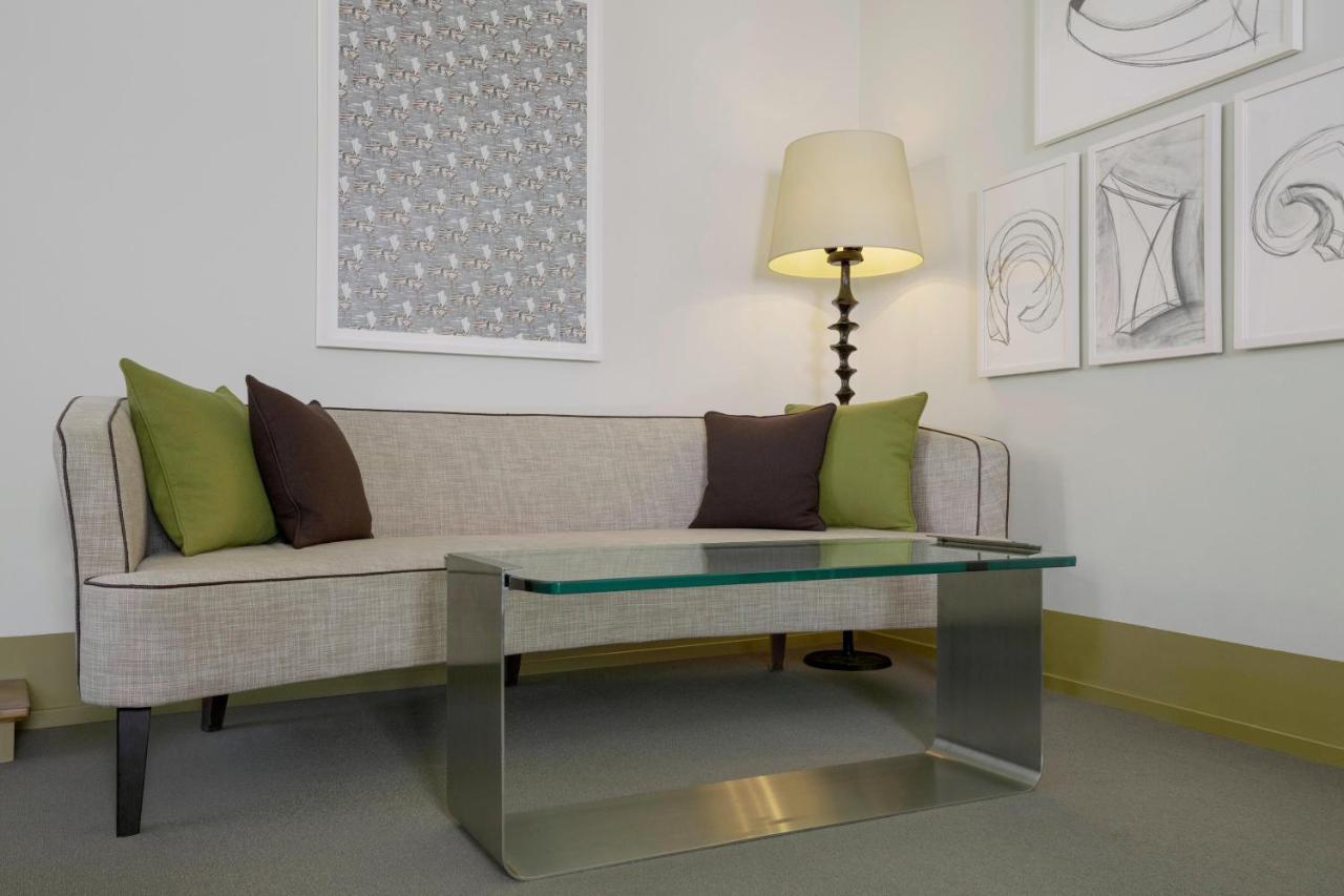 Augustine, A Luxury Collection Hotel, מלון 5*